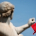 La bandera italiana ondea sobre el Palacio Quirinal en Roma, Italia, el 30 de mayo de 2018. REUTERS / Tony Gentile
