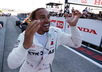 Lewis Hamilton conquistó el GP de Japón para situarse a un paso de título de la Fórmula Uno