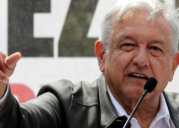 El anuncio del presidente electo de México, Andrés Manuel López Obrador, sobre una iniciativa de su partido para que los bancos bajen o dejen de cobrar comisiones provocó la caída de la bolsa y depreciación del peso/Reuters