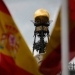 En la imagen de archivo, se ve la cúpula del Banco de España entre banderas españolas en el centro de madrid, el 19 de junio de 2013. REUTERS/Sergio Pérez