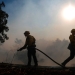 Bomberos combaten el fuego en Simi Valley, California, EEUU. 12 de noviembre de 2018. REUTERS/Eric Thayer