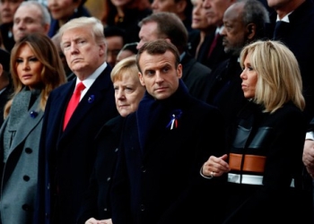 Desde la derecha de la imagen: Brigitte Macron, el presidente francés Emmanuel Macron, la cancillera alemana Angela Merkel, el presidente estadounidense Donald Trump y la primera dama Melania Trump asisten a la ceremonia del centenario del Día del Armisticio en el Arco de Triunfo en París, el 11 de noviembre de 2018. REUTERS/Benoit Tessier/Pool
