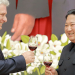 El líder norcoreano Kim Jong Un reacciona con el presidente cubano, Miguel Díaz-Canel, durante su visita a Pyongyang, en esta foto del 4 de noviembre de 2018 publicada el 5 de noviembre de 2018 por la Agencia Central de Noticias de Corea del Norte (KCNA)