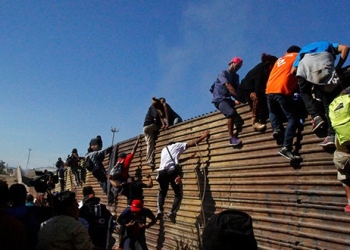 Pentágono evalúa prorrogar hasta el 31 de enero presencia del Ejército en frontera sur por la masiva presencia de migrantes centroamericanos/Reuters