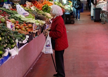 El Índice de Precios al Consumo se ubicó en España en 2,3% interanual, mientras en el mes experimentó un alza de 0,9%, según el Instituto Nacional de Estadísticas/Reuters