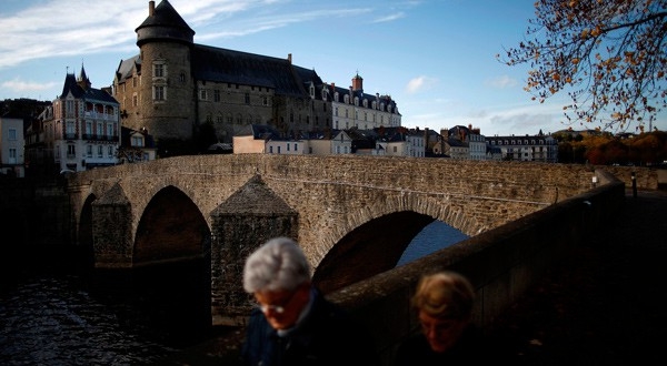 En la imagen, el Castillo Viejo de Laval en Francia, el 8 de noviembre de 2018. REUTERS/Stephane Mahe