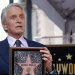 El actor Michael Douglas posa durante la presentación de su estrella en el Paseo de la Fama en Hollywood en Los Angeles, California, Estados Unidos, 6 de noviembre del 2018. REUTERS/Mario Anzuoni