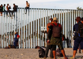 Residentes a migrantes centroamericanos les gritaban en la ciudad fronteriza de Tijuana: “lárguense de aquí, no los queremos”/Reuters