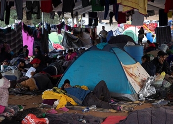 Migrantes centroamericanos en Tijuana se preparan para una larga espera/Reuters