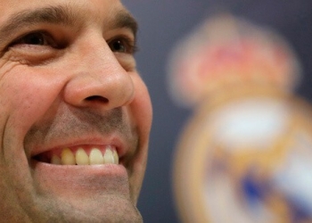 El técnico interino del Real Madrid, Santiago Solari, participa de una conferencia de prensa. REUTERS/Susana Vera