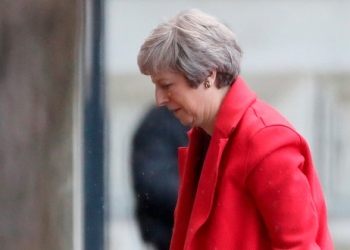 La primera ministra británica Theresa May regresa a Downing Street en Londres, Reino Unido, 12 de noviembre de 2018. REUTERS/Simon Dawson