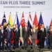 Foto de grupo de líderes  en la Cumbre de ASEAN Plus Three (APT) en Singapur, 15 de noviembre de 2018.