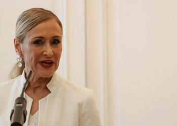 En la imagen de archivo, la expresidenta regional madrileña Cristina Cifuentes durante una comparecencia para anunciar su dimisión, en Madrid. REUTERS/Susana Vera