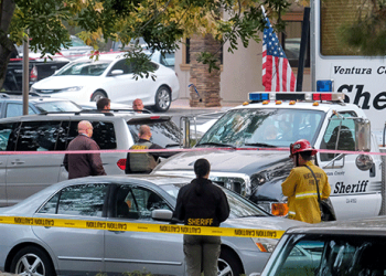 La policía investiga el sitio del tiroteo en un bar en Thousand Oaks, California, EEUU, el 8 de noviembre de 2018. REUTERS/Ringo Chiu