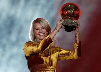 Ada Hegerberg, primera jugadora en recibir el Balón de Oro femenino