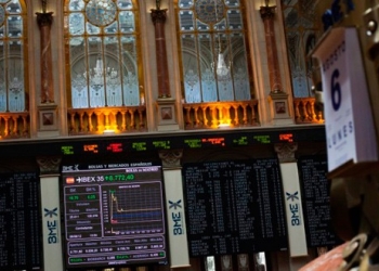 En la imagen de archivo, el interior de la Bolsa de Madrid, 6 de agosto de 2012. REUTERS/Susana Vera