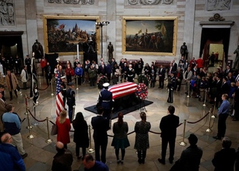 Despiden a expresidente George H.W. Bush en el Capitolio. Luego será llevado este miércoles a la catedral nacional de Washington/Reuters