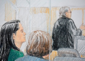 En la imagen, la directora financiera de Huawei Meng Wanzhou (i), en un dibujo realizado durante su comparecencia en un tribunal en Vancouver, Canadá, el 7 de diciembre de 2018. REUTERS/Jane Wolsak