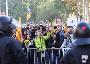 Gobierno español pide tender puentes y renovar consensos en Cataluña/Reuters