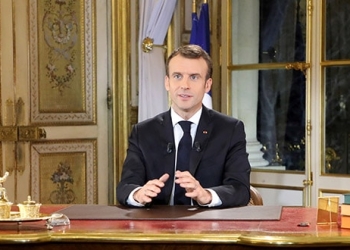 El presidente francés, Emmanuel Macron, hace un discurso televisado a la nación después de cuatro semanas de protestas en todo el país, París, Francia, 10 de diciembre de 2018. Ludovic Marin/REUTERS