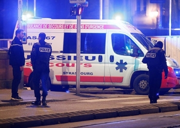 La policía asegura una calle y sus alrededores después de un tiroteo en Estrasburgo, Francia. 11 de diciembre de 2018. REUTERS/Vincent Kessler