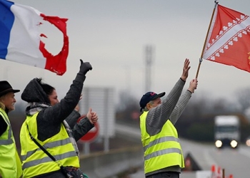 Francia considera usar tropas antiterroristas para proteger edificios públicos. Hay temor de posibles acciones violentas el fin de semana/Reuters