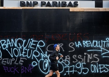 Violencia en París lleva a considerar imposición de estado de emergencia, segín el portavoz del Gobierno de Francia, Benjamin Griveaux/Reuters