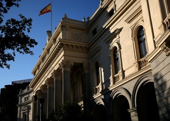 La bolsa española se encamina a su peor año desde 2010. Este viernes el índice selectivo español cerró con un descenso del 0,46% a 8.556 puntos/Reuters