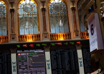 En la imagen de archivo, el interior de la Bolsa de Madrid, el 6 de agosto de 2012. REUTERS/Susana Vera