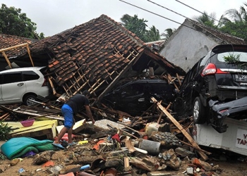 Otra vez un tsunami en Indonesia lleva la muerte en días de Navidad. En esta ocasión al menos 222 personas fallecieron en Sunda/Reuters