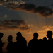 En la imagen de archivo, varias personas al atardecer en el Templo de Debod, en Madrid. REUTERS/Javier Barbancho