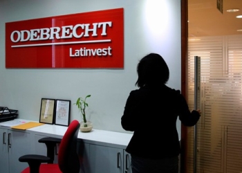 El logo de Odebrecht Latinvest se ve en su sede durante una entrevista en la cumbre Reuters Latin American Investment Summit en Lima, Perú, el 7 de agosto de 2017. REUTERS/Mariana Bazo