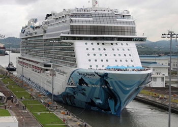 El Norwegian Bliss es el crucero más grande que actualmente transita por el ampliado Canal de Panamá 