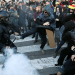 Foto archivo: enfrentamiento entre los agentes de la policía de Mossos d'Esquadra y manifestantes de los Comités de Defensa de la República (CDR). Barcelona, España, 10 de noviembre de 2018. REUTERS / Albert Gea