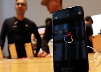 Imagen de archivo del iPhone Xs de Apple en exhibición en una tienda Apple Store en Manhattan, Nueva York