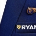 El logo de Ryanair en la chaqueta de un empleado en Bruselas. Foto: REUTERS/Francois Lenoir