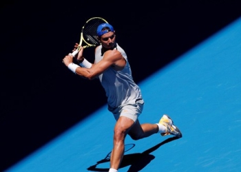 Rafa Nadal durante sus prácticas en el Melbourne Park /REUTERS