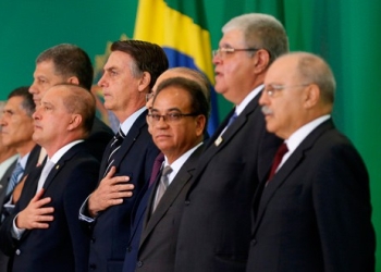 El nuevo presidente de Brasil, Jair Bolsonaro, en la ceremonia de nombramiento de sus nuevos ministros en el Palácio de Planalto en Brasilia, Brasil. 2 de enero, 2018. REUTERS/Adriano Machado