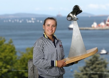 Sofia Kenin, de 20 años, posa con su trofeo del Torneo Hobart (Torneo Hobart)