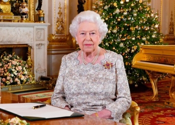 En la imagen de archivo, la reina de Inglaterra en Buckingham Palace, Londres, Reino Unido, 24 de diciembre de 2018. REUTERS/John Stillwell/