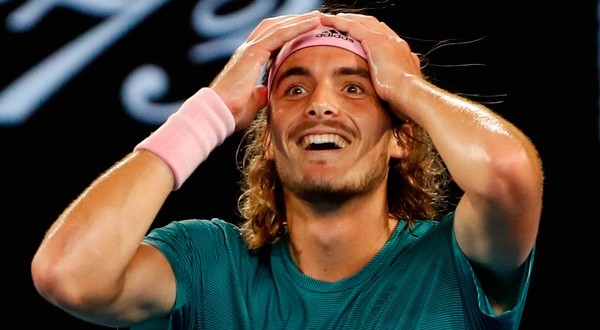 Un Tsitsipas en éxtasis luego de derrotar al multicampeón Roger Federer. REUTERS