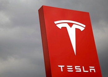 En la imagen de archivo, el logo de Tesla en Taipei, Taiwán, REUTERS/Tyrone Siu/File Photo