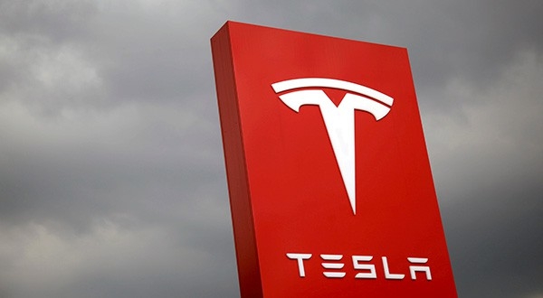 En la imagen de archivo, el logo de Tesla en Taipei, Taiwán, REUTERS/Tyrone Siu/File Photo