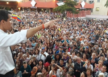 Juan Guaidó continúa realizando cabildos abiertos en calles y avenidas y sostiene que la AN se mantendrá firme en sus decisiones/@jguaidoavenidas