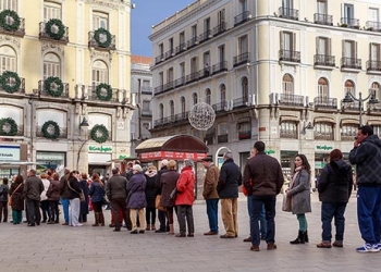 Cola para comprar billetes de lotería en la Puerta del Sol