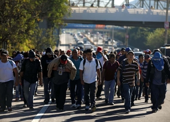 Los migrantes salvadoreños avanzan en una nueva caravana que se propone llegar a Estados Unidos a través de la frontera mexicana. REUTERS/José Cabezas