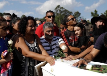 Familiares de los jugadores fallecidos en el incendio del Flamengo