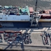 Coches para su exportación en un barco en el puerto de Hamburgo, Alemania.