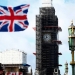 Una bandera británica frente al Big Ben de fondo, en Londres.