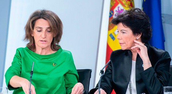 Teresa Ribera e Isabel Celaá en la rueda de prensa posterior al Consejo de Ministros. Cortesía: La Moncloa.